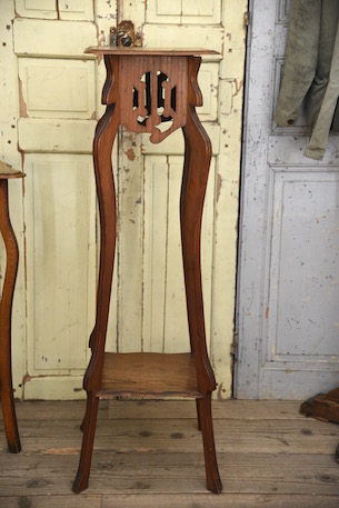 France Antique -アンティーク 花台- 雰囲気ある装飾が美しい木製の花台