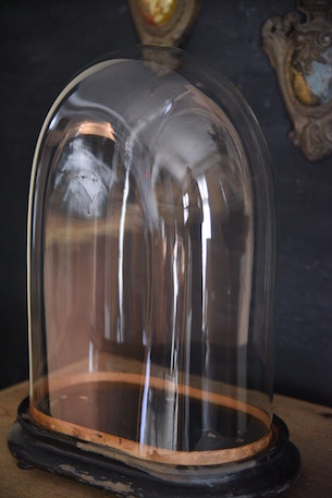 雰囲気あるオーバルガラスドーム b