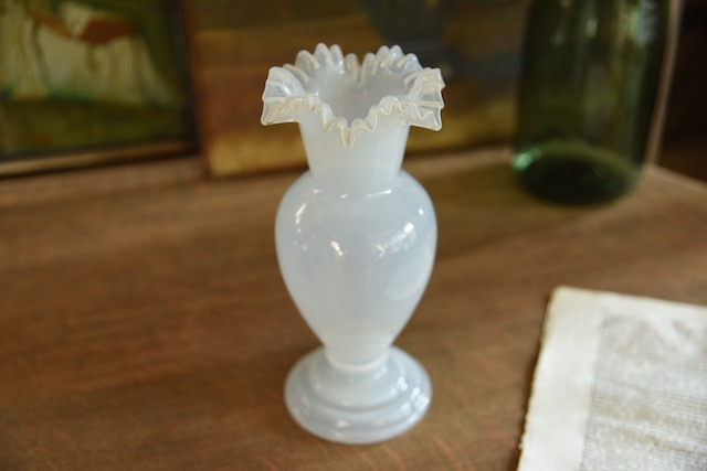 アンティーク　オパリン　花瓶　フラワーベース　フレンチ　乳白色