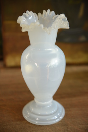 アンティーク　オパリン　花瓶　フラワーベース　フレンチ　乳白色