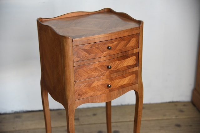 アンティーク　猫脚　ベッドサイドテーブル　ヴィンテージ　フレンチ