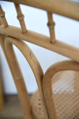 可愛らしい曲げ木のカフェチェア b