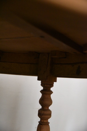 アンティーク　ラウンド　ダイニングテーブル　剥離　フレンチ