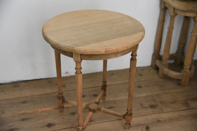 アンティーク　ラウンド　サイドテーブル　剥離　２