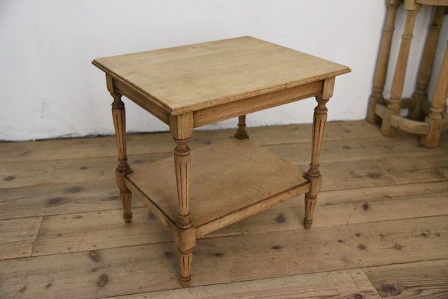アンティーク　サイドテーブル　飾り台　フレンチ　剥離　１