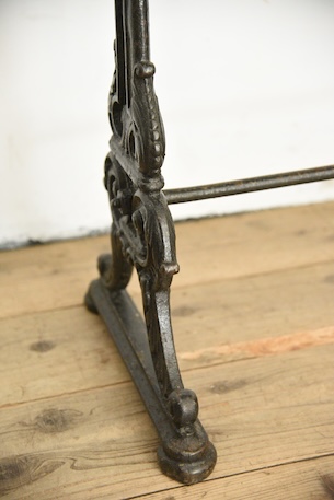 アンティーク　鉄脚　テーブル　サイドテーブル　カフェテーブル　フレンチ