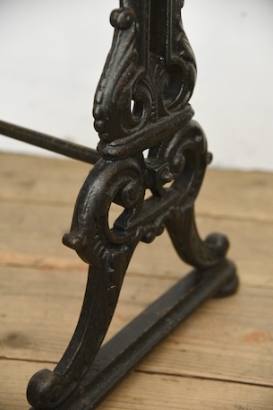 アンティーク　鉄脚　テーブル　サイドテーブル　カフェテーブル　フレンチ