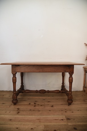 アンティーク　ダイニングテーブル　フレンチ　4人掛け　ディスプレイ