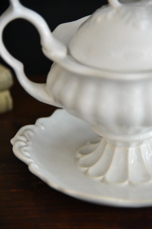 美しいフォルムで可愛らしいスープポット