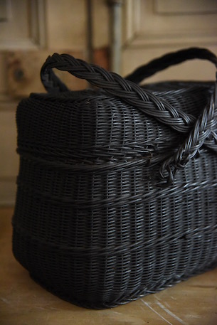 アンティーク　パニエ　バスケット　黒 網目が繊細なブラックのパニエバスケット フランス