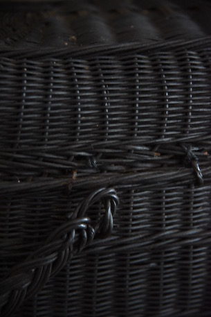 網目が繊細なブラックのパニエバスケット フランス