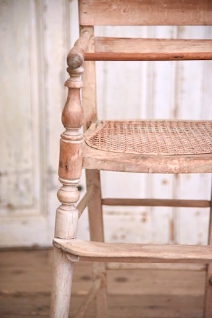 手すりのついたシンプルなベビーチェア フランス