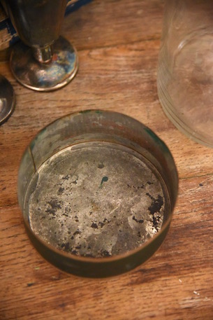 アンティーク　薬品ガラスボトル　缶蓋1