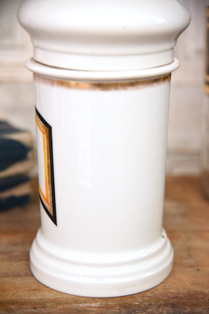 アンティーク　白　陶器　ラベル　薬品ボトル　2
