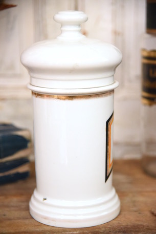 アンティーク　白　陶器　ラベル　薬品ボトル　2