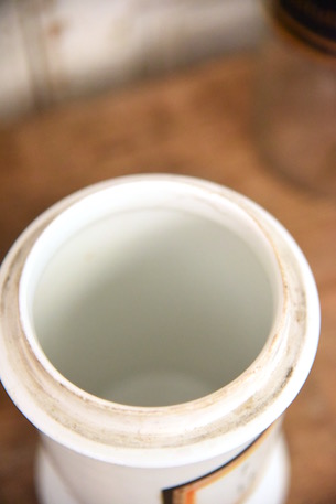 アンティーク　白　陶器　ラベル　薬品ボトル　2