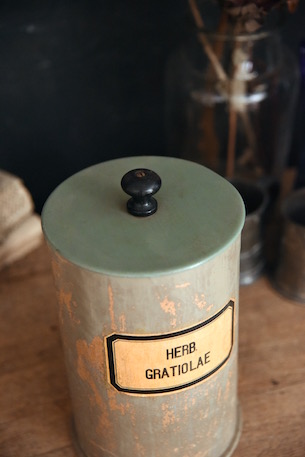 アンティーク　木製　薬品ボトル　HERB.GRATIOLA<br><br>
E