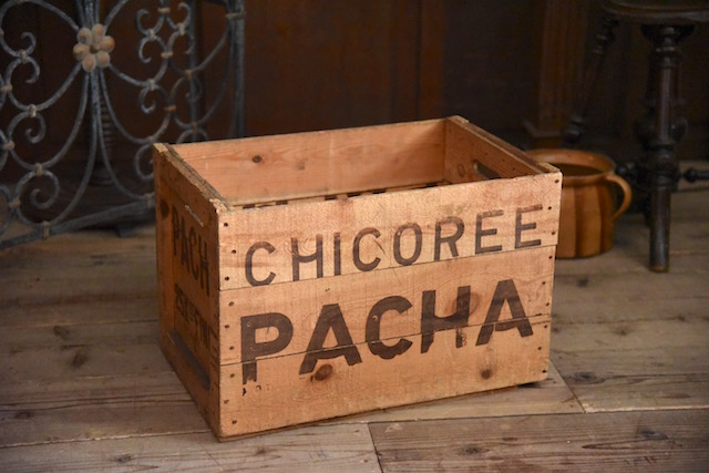 アンティーク　文字入り木箱　CHICOREE