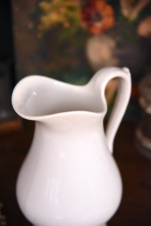 滑らかなカーブが美しい水差し BOCH LA LOUVIERE