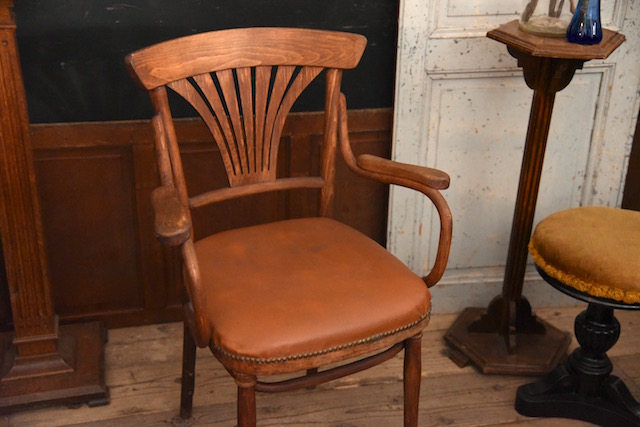 アンティーク　ベントウッドチェア　アームレスト付き　トーネット　THONET
