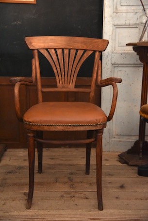 アンティーク　ベントウッドチェア　アームレスト付き　トーネット　THONET