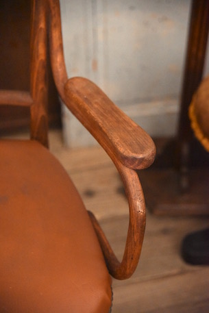 アンティーク　ベントウッドチェア　アームレスト付き　トーネット　THONET