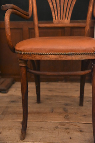 アンティーク　ベントウッドチェア　アームレスト付き　トーネット　THONET
