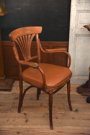 アンティーク　ベントウッドチェア　アームレスト付き　トーネット　THONET