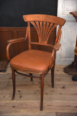 アンティーク　ベントウッドチェア　アームレスト付き　トーネット　THONET