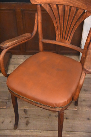 アンティーク　ベントウッドチェア　アームレスト付き　トーネット　THONET