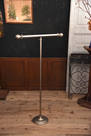 Tバー・アンティーク風ディスプレイラック