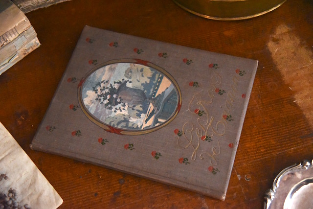 アンティーク　フランス絵本　LES ROSES DE TRIANON