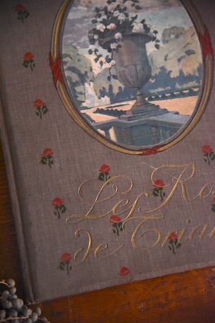 アンティーク　フランス絵本　LES ROSES DE TRIANON
