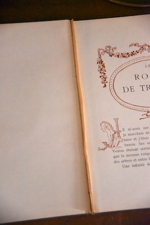 アンティーク　フランス絵本　LES ROSES DE TRIANON