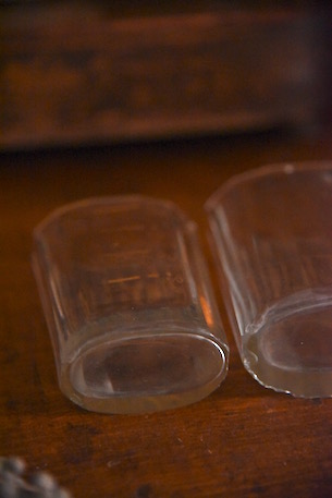 アンティーク　計量カップ　グラス　大小２個セット