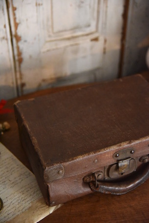 フランスアンティーク ミニトランク バラ 年季の入ったミニレザートランク