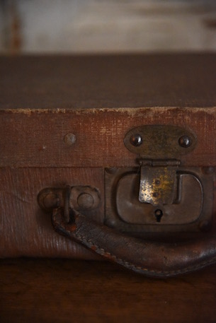 年季の入ったミニレザートランク