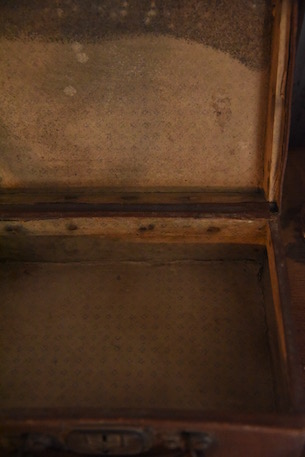 年季の入ったミニレザートランク