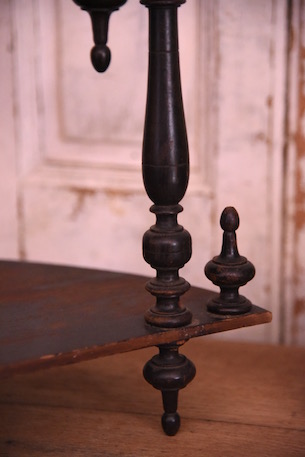 美しい装飾の2段コーナーウォールラック