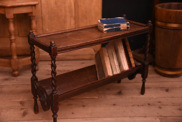 装飾が美しいブックスタンド