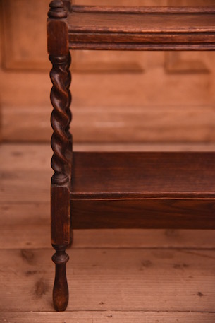 装飾が美しいブックスタンド