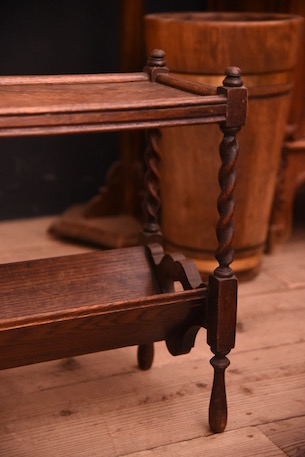 装飾が美しいブックスタンド