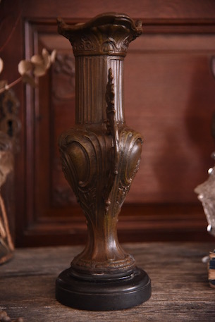 アンティーク　フレンチ　花瓶　ロカイユ装飾