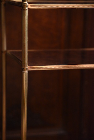 上品な装飾のブラスガラストップサイドテーブル 3段