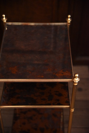 上品な装飾のブラスガラストップサイドテーブル 3段