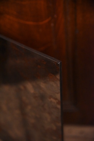 上品な装飾のブラスガラストップサイドテーブル 3段