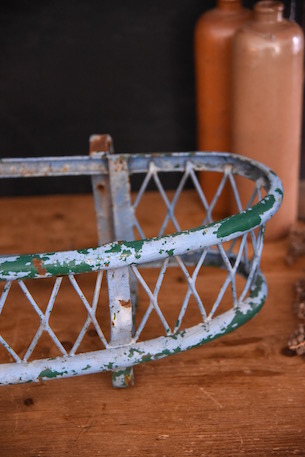 フランス ハンドペイント ヴィンテージ　アイアンプランター 可愛らしいペイントのアイアンプランターホルダー b