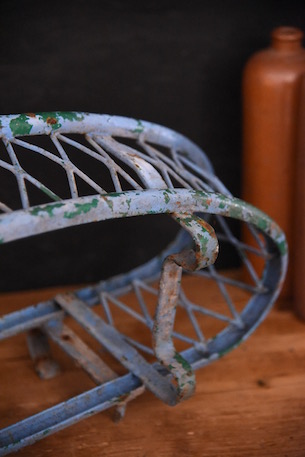 可愛らしいペイントのアイアンプランターホルダー b