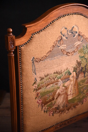 上品な模様が美しいファイヤースクリーン