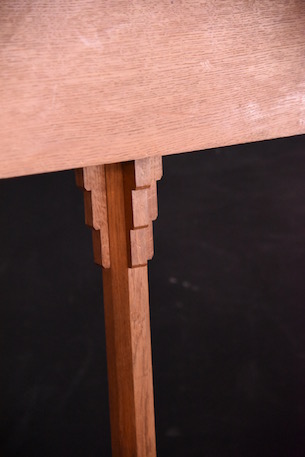 落ち着いた風合いの木製聖書台 レクターン